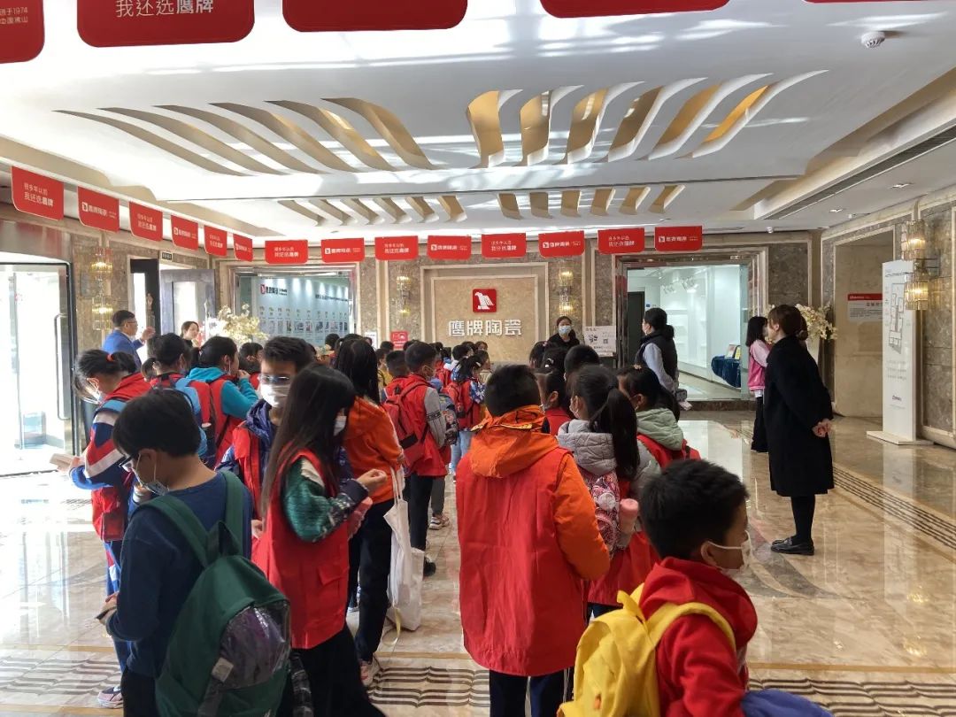 争做未来接班人——2022佛山传媒集团职工子女冬令营走进觊发k8旗舰厅！(图1)