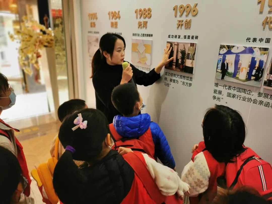 争做未来接班人——2022佛山传媒集团职工子女冬令营走进觊发k8旗舰厅！(图8)
