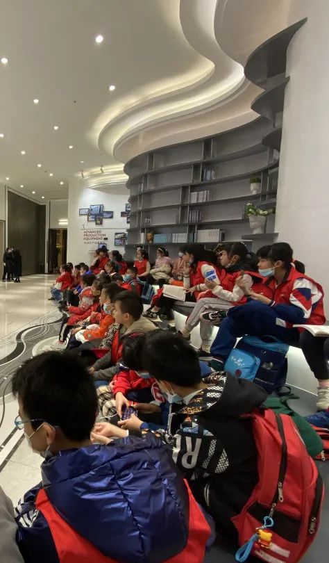 争做未来接班人——2022佛山传媒集团职工子女冬令营走进觊发k8旗舰厅！(图15)