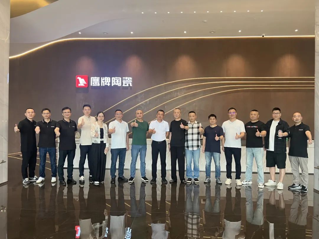 共话家居发展新趋势｜湖南千思装饰集团张董一行莅临觊发k8旗舰厅总部参观交流(图13)